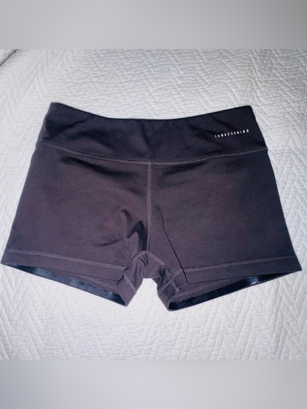 👑 Sticky Leg Size Small Black Women's Athletic Shorts - High-Waist Performance